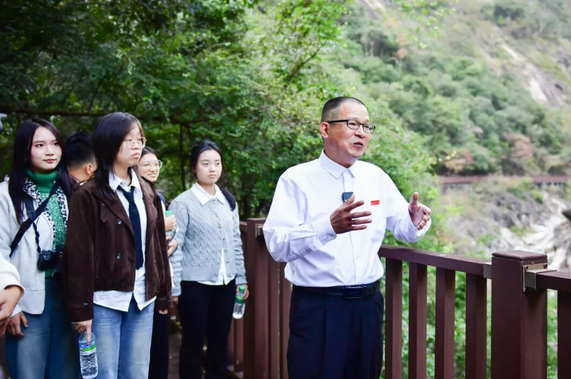 西瓜视频
赴上犹县平富乡开展多元文化探寻活动 西瓜视频
赴上犹县平富乡开展多元文化探寻活动
