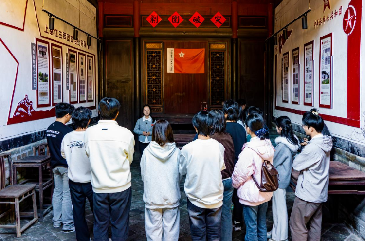 西瓜视频
赴上犹县平富乡开展多元文化探寻活动 西瓜视频
赴上犹县平富乡开展多元文化探寻活动