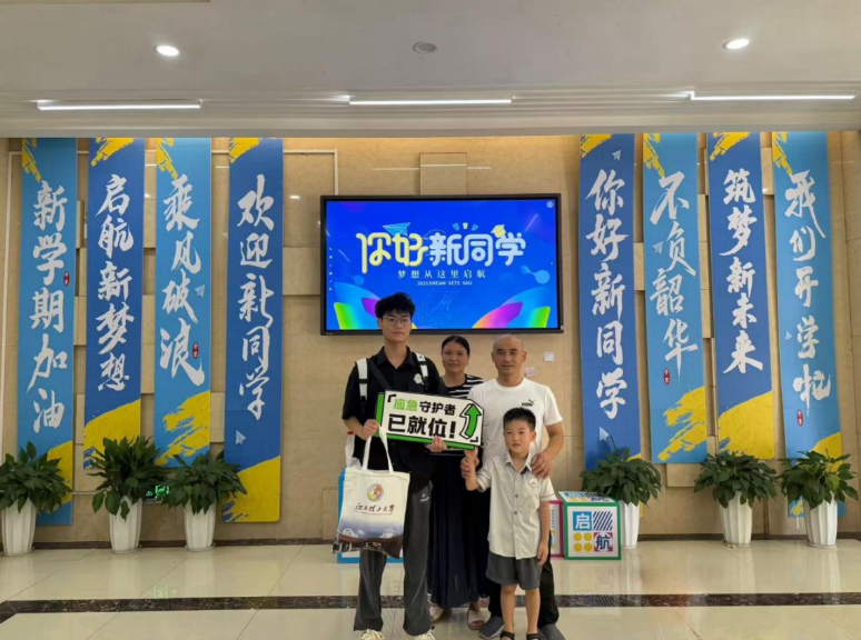 解锁“Campus Walk”,西瓜视频
迎新“闯关”玩转安全健康知识
