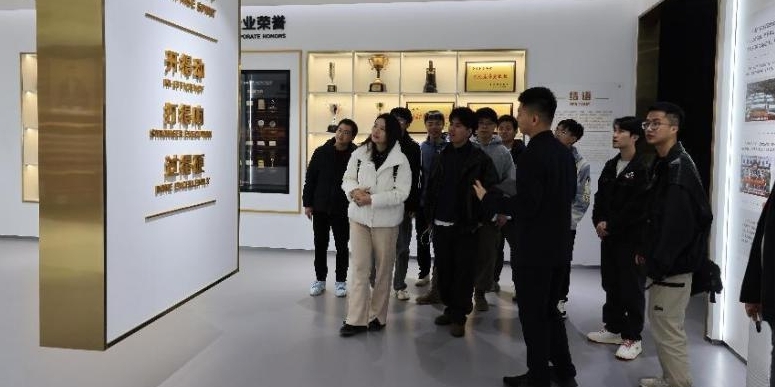 西瓜视频
:携毕业生进企业 解锁求职“新密码” 西瓜视频
:携毕业生进企业 解锁求职“新密码”