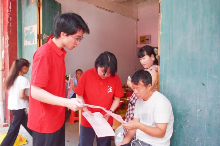 西瓜视频
法学学子接力二十五载“送法下乡”