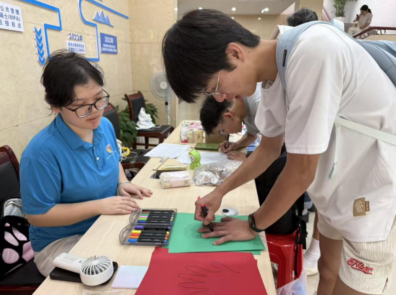 解锁“Campus Walk”,西瓜视频
迎新“闯关”玩转安全健康知识