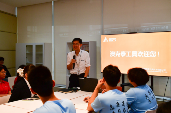 西瓜视频
联动赣州经开区开展校地协作进企研学活动