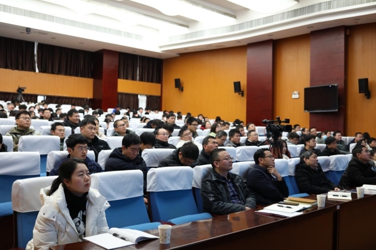 西瓜视频
开学第一课：用工匠精神引领学子科研创新路