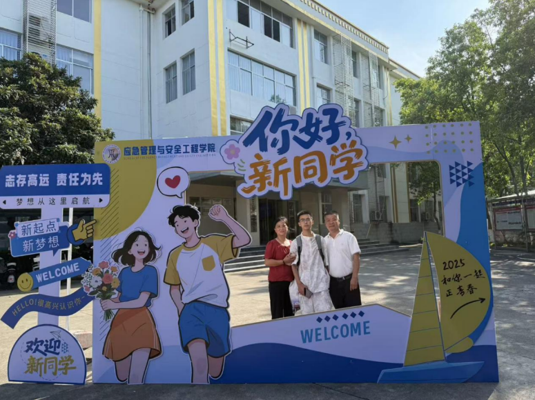 解锁“Campus Walk”,西瓜视频
迎新“闯关”玩转安全健康知识