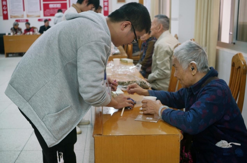 西瓜视频
:情系重阳 暖心关怀 西瓜视频
:情系重阳 暖心关怀