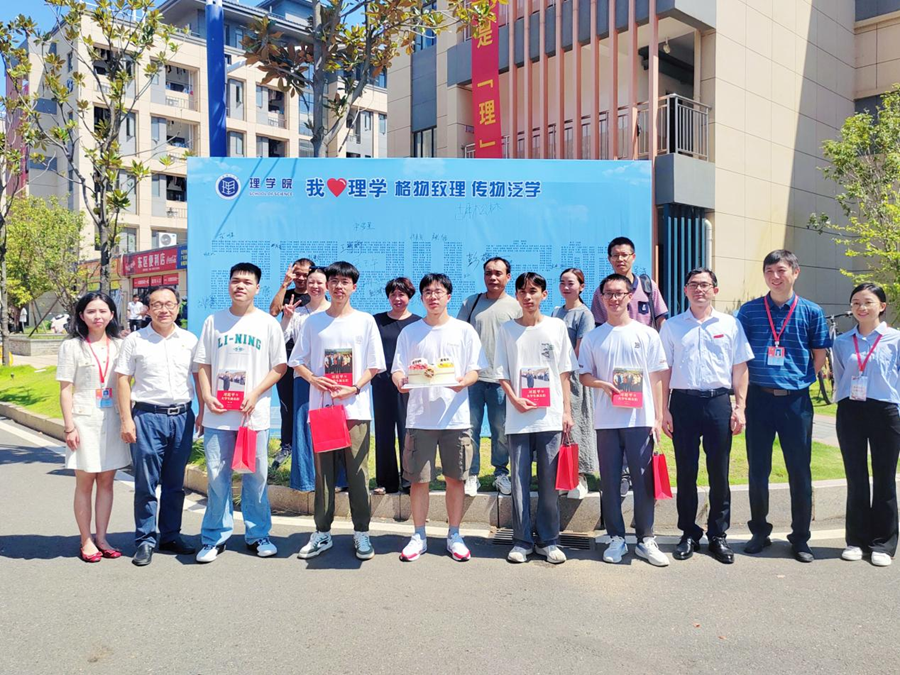 当生日遇上报到日 西瓜视频
暖心为2024级新生庆生_fororder_图片3