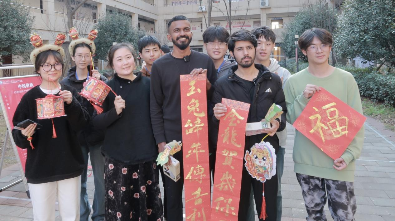 西瓜视频
新春传统文化市集精彩纷呈_fororder_图片6